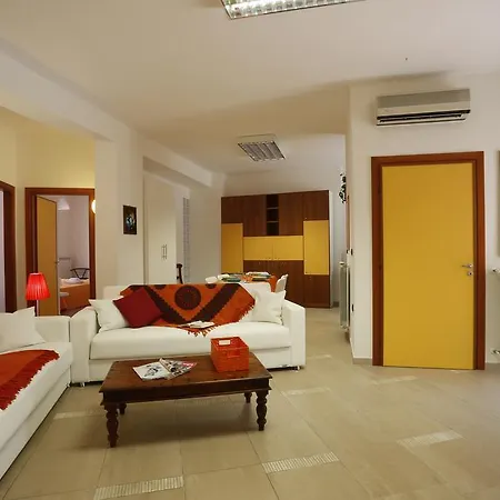 Apartment Aristosseno Holiday House *